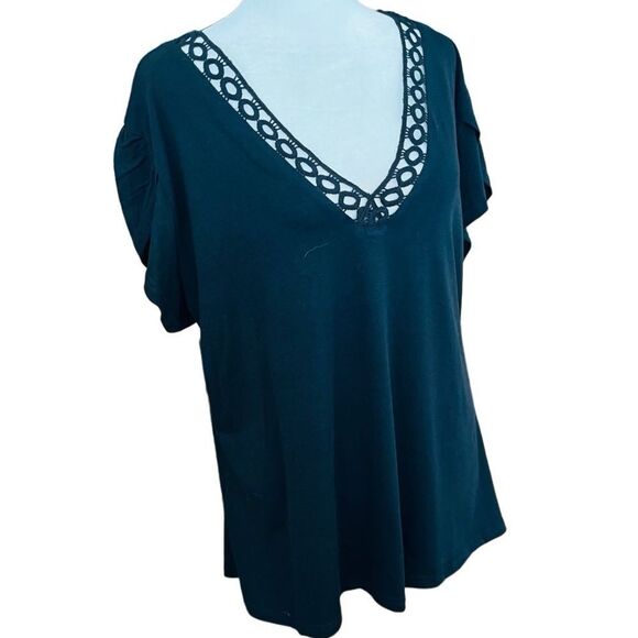 New with tags Saukole black short sleeved  tee shirt w/ crochet accent size XL. - Picture 5 of 6